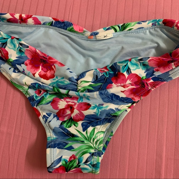 ❌ SOLD ❌ Forever 21 Cute Summery Beachwear - 2 for ₹550 - Picture 3 of 8